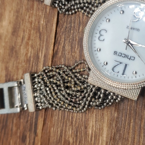 B2427 chicos feminine elegant chain watch needs batteries - Picture 3 of 3